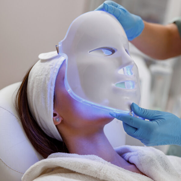 L E D Light Therapy Facial Course